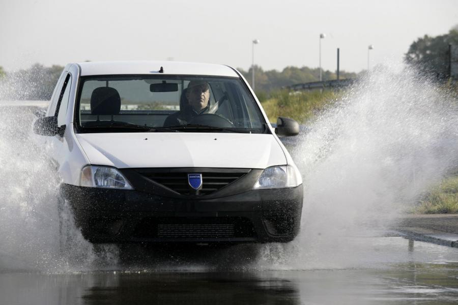  Dacia Logan Pick-Up 2007 года  (фото 16 из 60)